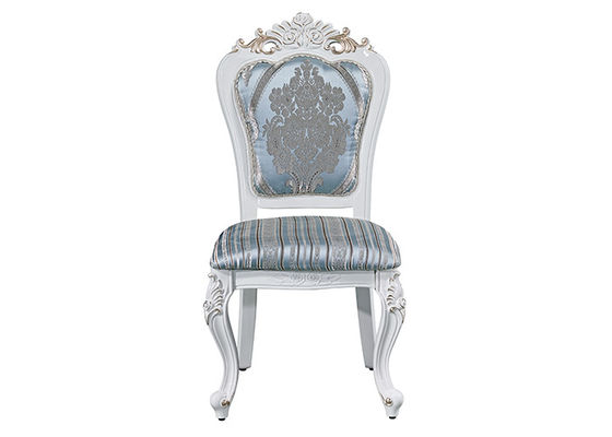 De Eetkamerstoelen van het familieluxe Gesneden Houten Restaurant