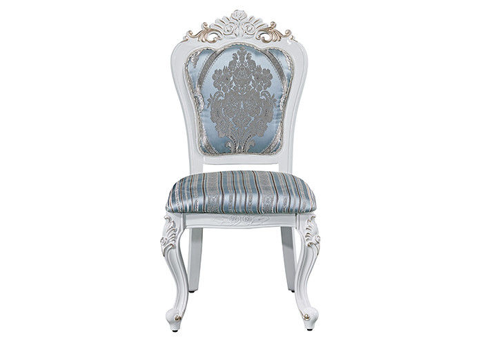 De Eetkamerstoelen van het familieluxe Gesneden Houten Restaurant
