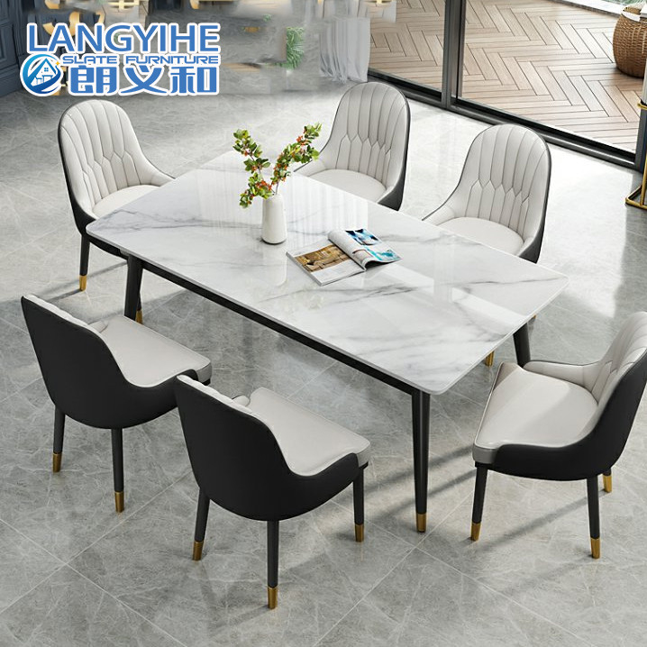 De Noordse Eettafel van de rotsraad en het Minimalistische Huishouden van de Stoelcombinatie